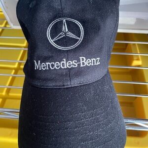 Mercedes hat